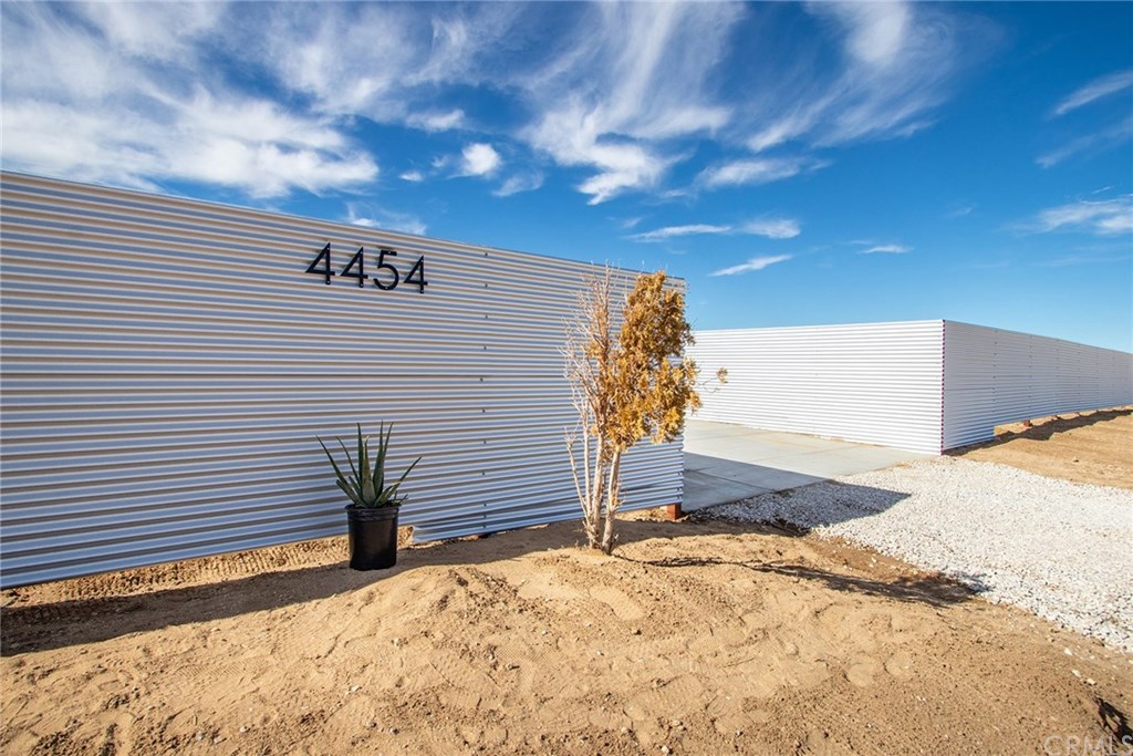 4454 Sunfair Road Joshua Tree, CA 92252 - Photo 2 of 43