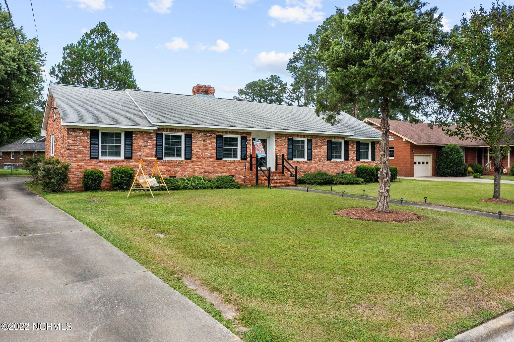 1905 Oxford Road Kinston, NC 28504 - Photo 2 of 29 2-web-or-mls-DJI_0402