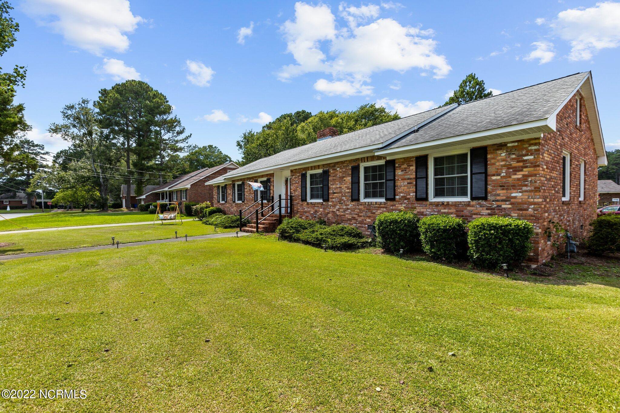 1905 Oxford Road Kinston, NC 28504 - Photo 4 of 29 4-web-or-mls-IMGL8219