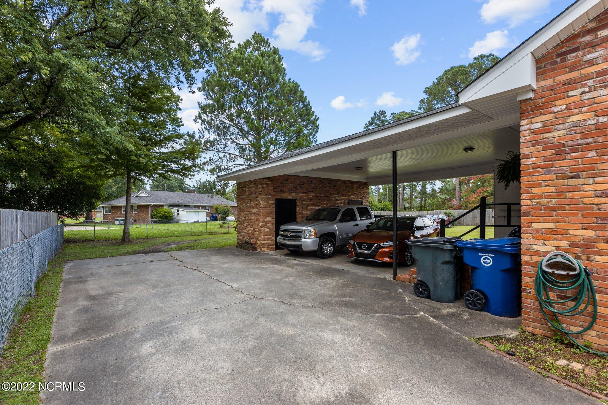 1905 Oxford Road Kinston, NC 28504 - Photo 5 of 29 6-web-or-mls-IMGL8221