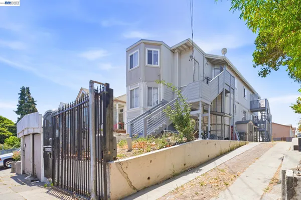 $938,000 | 2223 East 23rd Street, Oakland, CA 94606