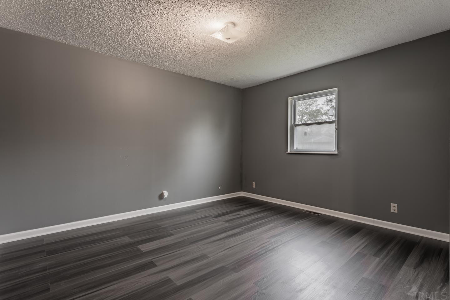 611 Southwest 3rd Street Washington, IN 47501 - Photo 16 of 27 Gallery Image 16