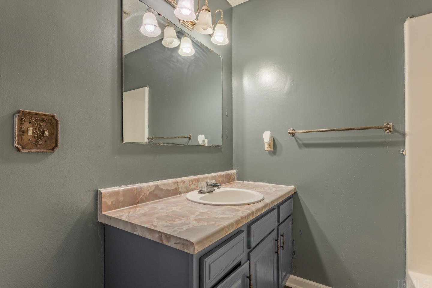 611 Southwest 3rd Street Washington, IN 47501 - Photo 21 of 27 Gallery Image 21