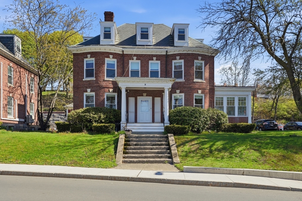 70 Commandants Way, Unit 70 Chelsea, MA 02150 - Photo 4 of 36