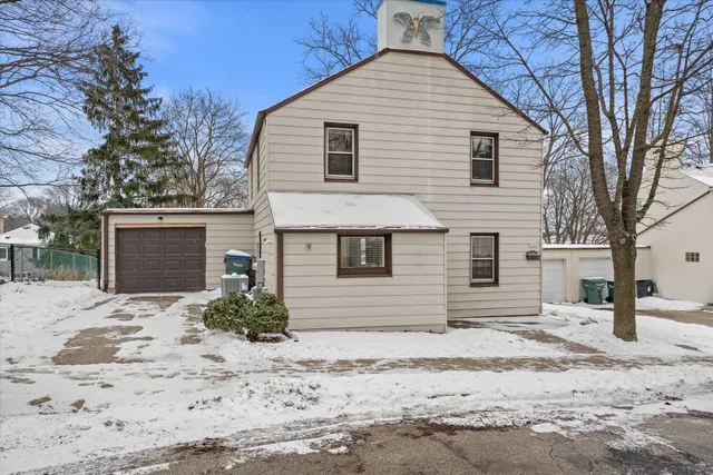 $319,900 | 5596 Arrowwood Street, Greendale, WI 53129