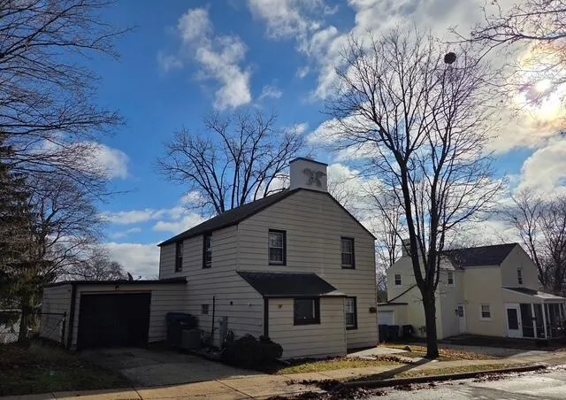 $319,900 | 5596 Arrowwood Street, Greendale, WI 53129