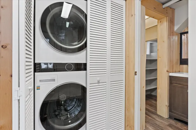 $319,900 | 5596 Arrowwood Street, Greendale, WI 53129