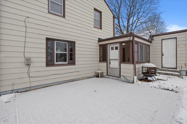 $319,900 | 5596 Arrowwood Street, Greendale, WI 53129