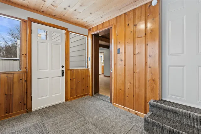 $319,900 | 5596 Arrowwood Street, Greendale, WI 53129