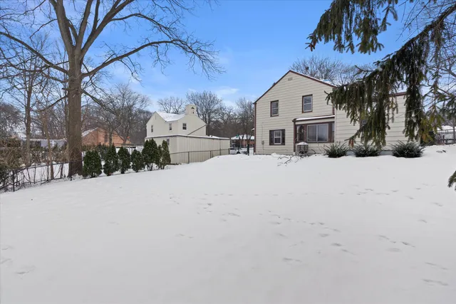 $319,900 | 5596 Arrowwood Street, Greendale, WI 53129