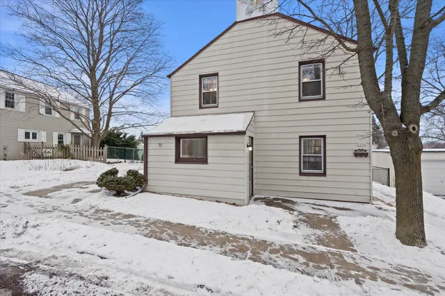 $319,900 | 5596 Arrowwood Street, Greendale, WI 53129