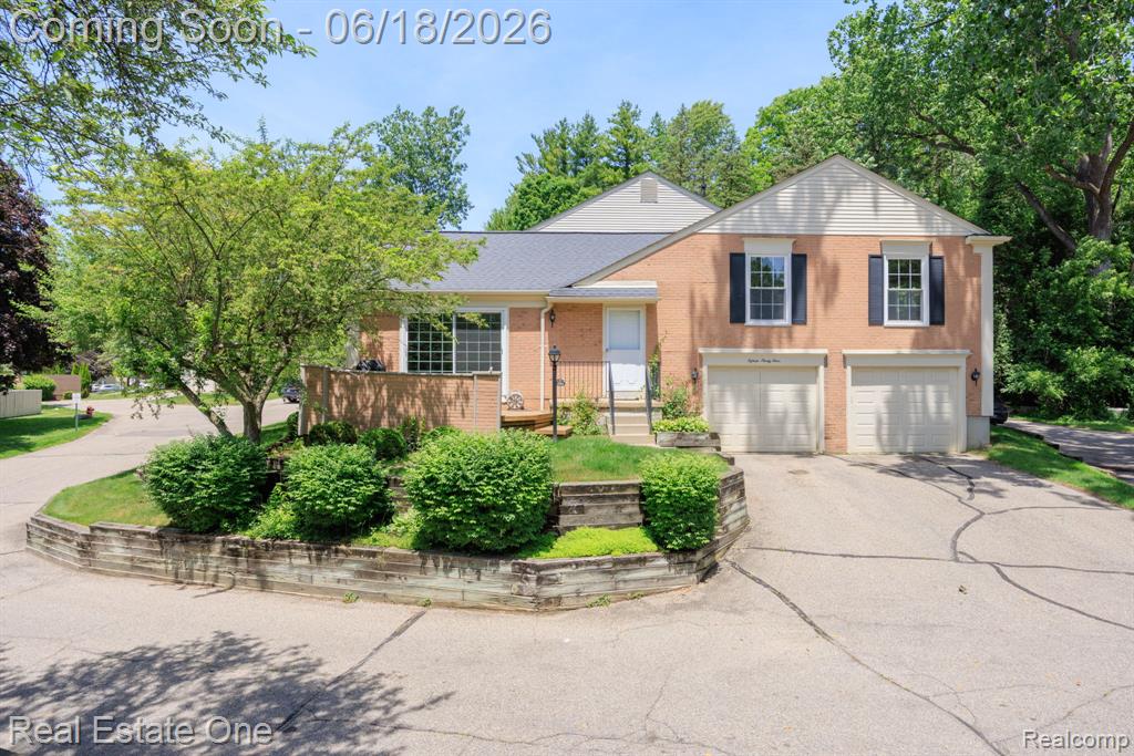 1534 Hidden Valley Lane Rochester Hills, MI 48306 - Photo 2 of 27