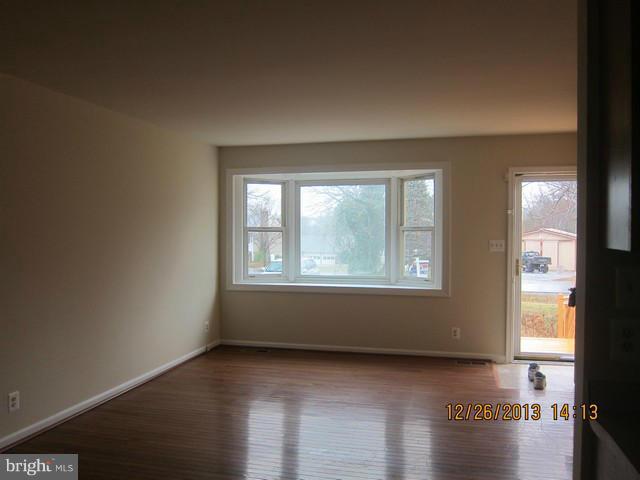 110 Choptank Road Stafford, VA 22556 - Photo 16 of 20 Living Room