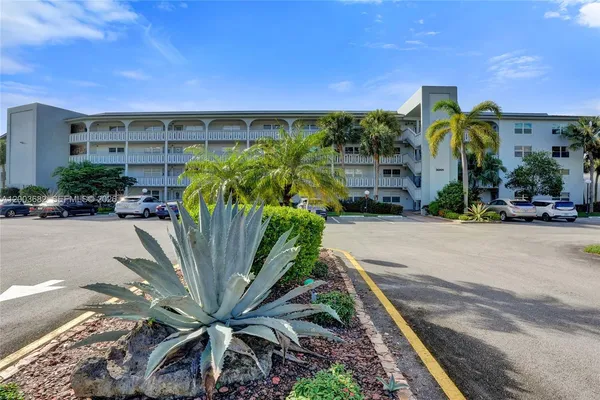 $1,800 | 3001 Portofino Isle, Unit K2, Coconut Creek, FL 33066