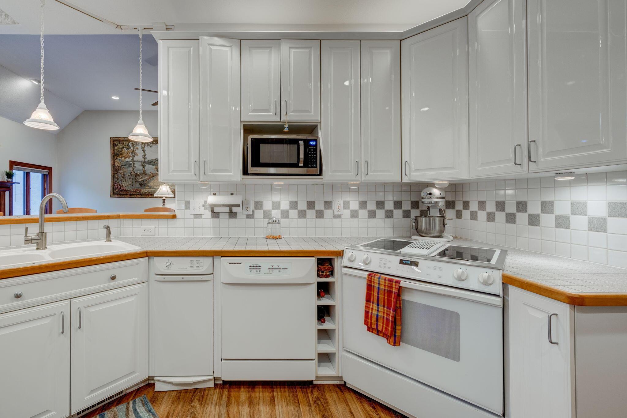 360 Kingsbury Road Delaware, OH 43015 - Photo 16 of 41 Contemporary flair!