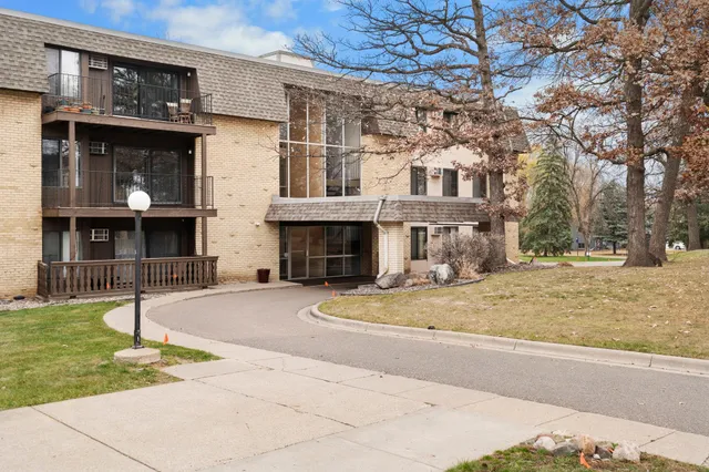 $129,900 | 3431 Kent Street, Unit 801, Shoreview, MN 55126