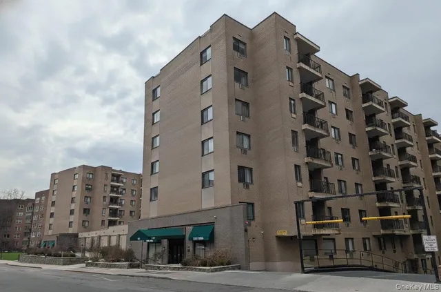 $288,000 | 100 East Hartsdale Avenue, Unit 4JE, Hartsdale, NY 10530