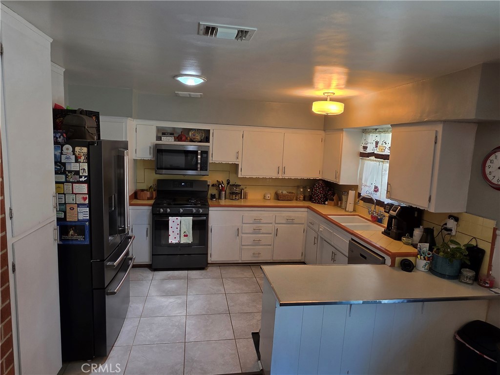 13033 Chief Joseph Road Apple Valley, CA 92308 - Photo 6 of 41