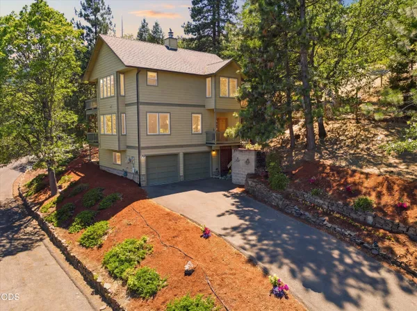 $815,000 | 215 Piedmont Drive, Ashland, OR 97520