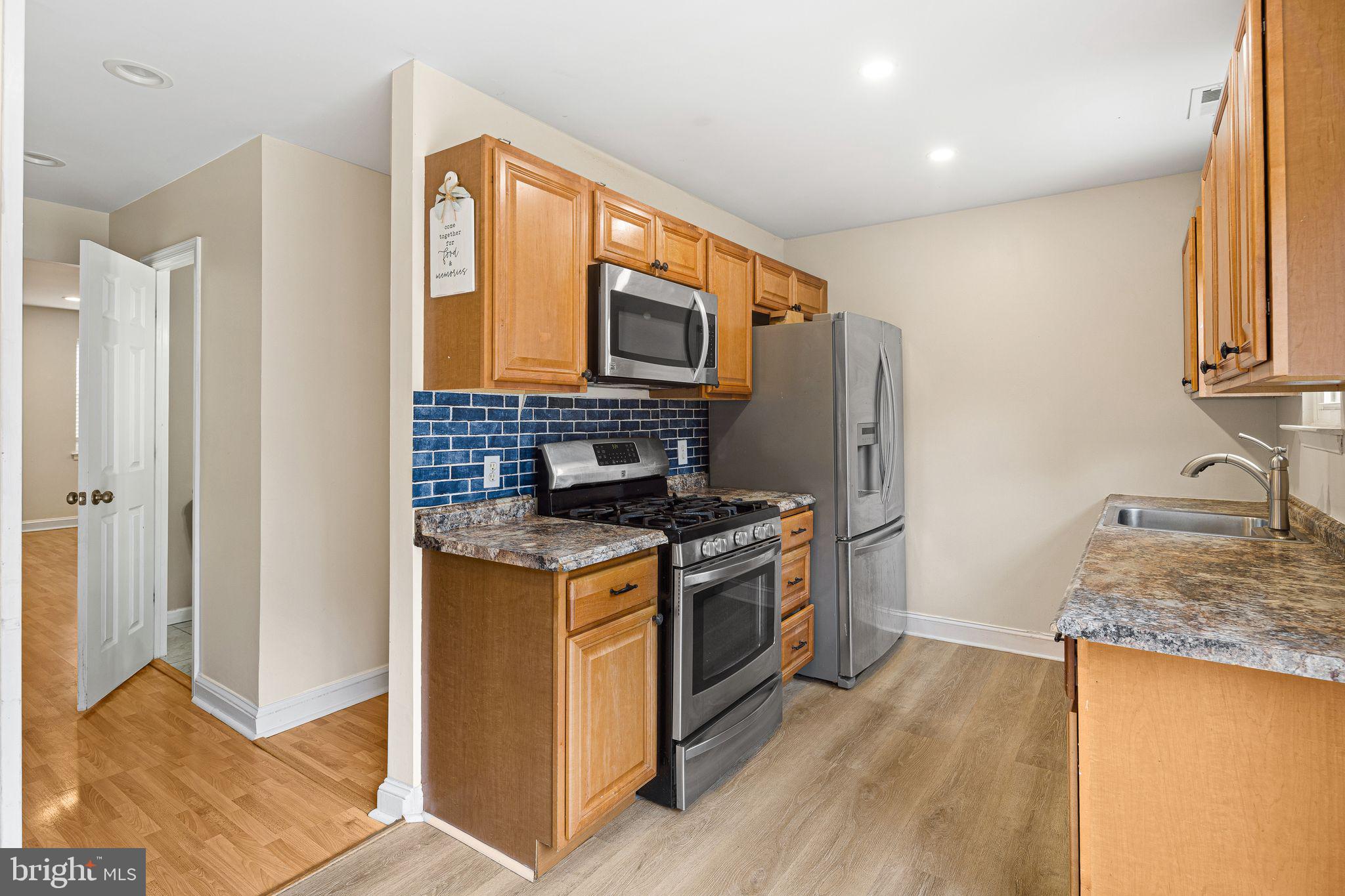 1485 Tarleton Place Warminster, PA 18974 - Photo 11 of 34 Kitchen w/Stainless Steel Appliances