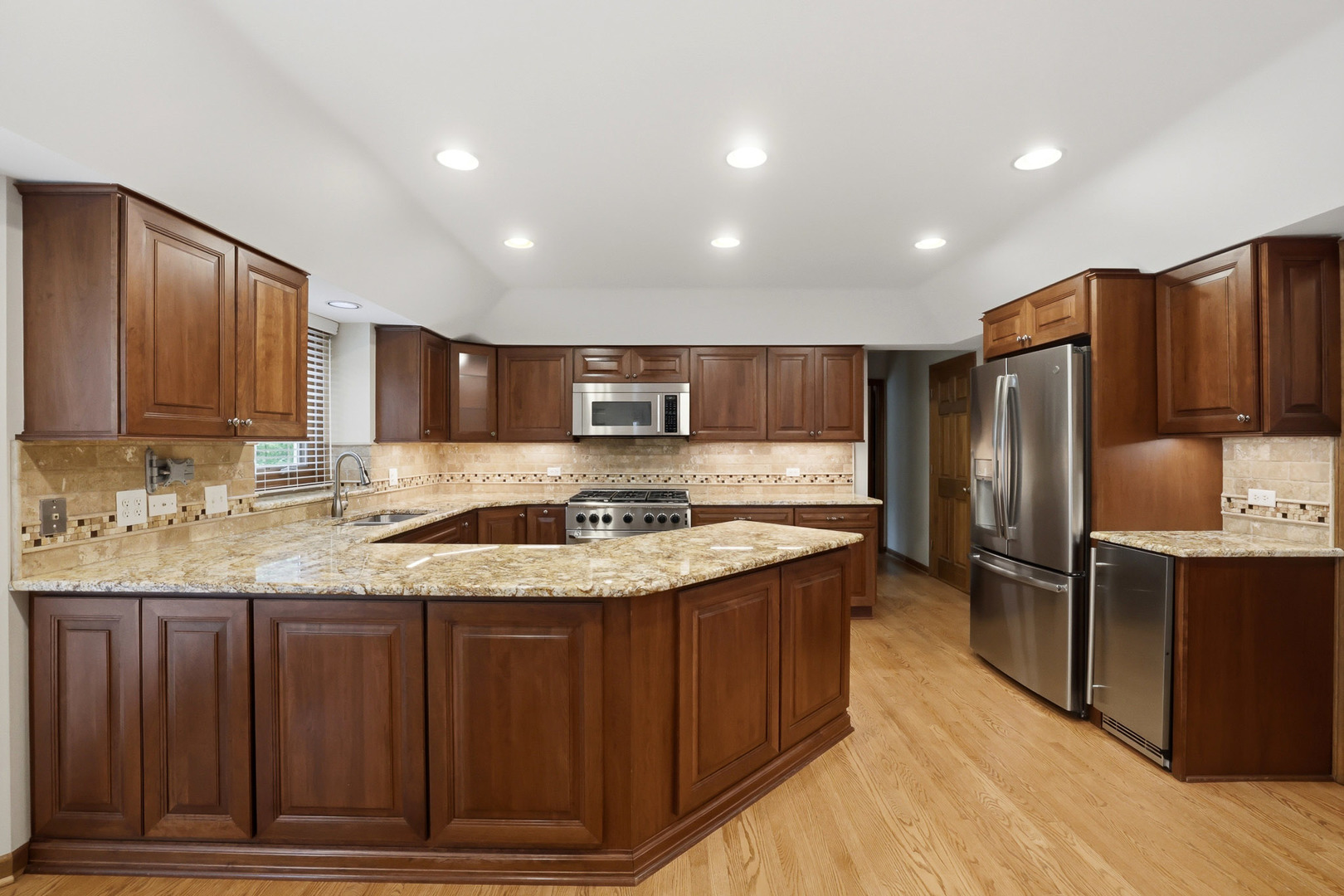 2528 Sun Valley Road Lisle, IL 60532 - Photo 10 of 65