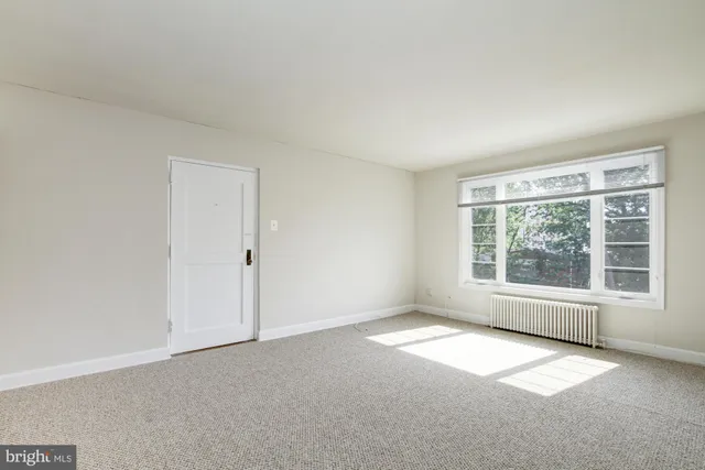 a view of empty room with window