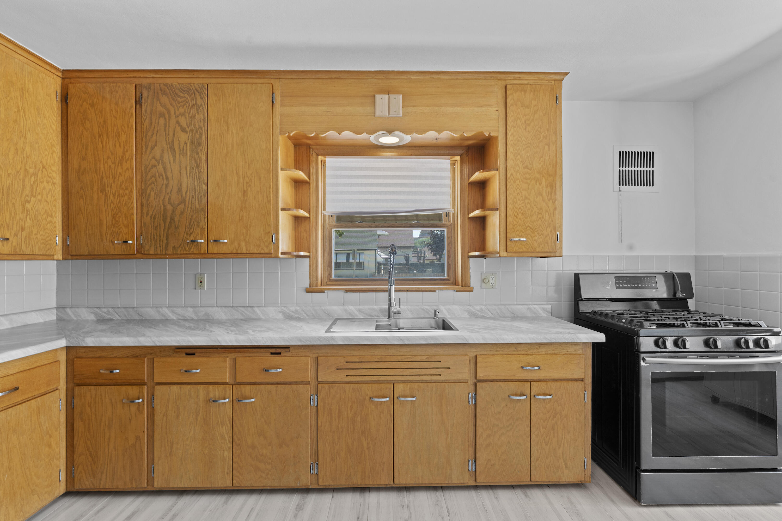 3031 South 33rd Street Milwaukee, WI 53215 - Photo 15 of 30 DSC06978