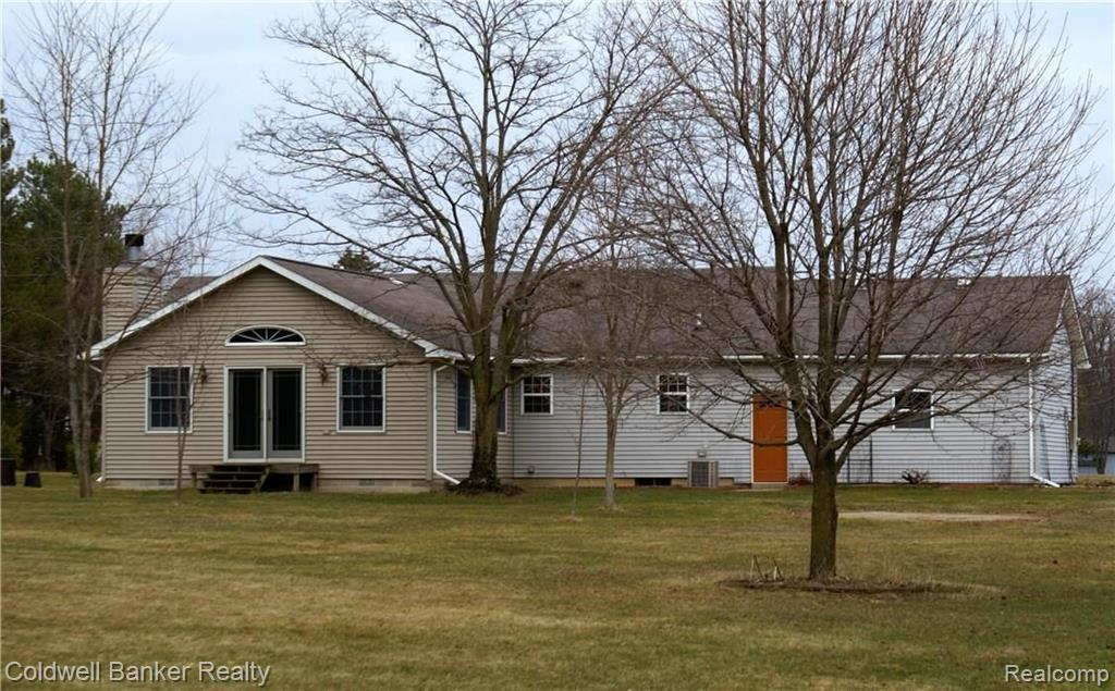 2929 Sunshine Road Highland, MI 48357 - Photo 2 of 24