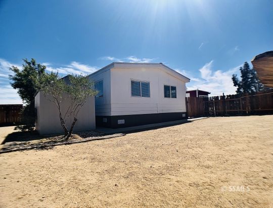 1370 Alpine Way Ridgecrest, CA 93555 - Photo 18 of 31 a house view with a outdoor space