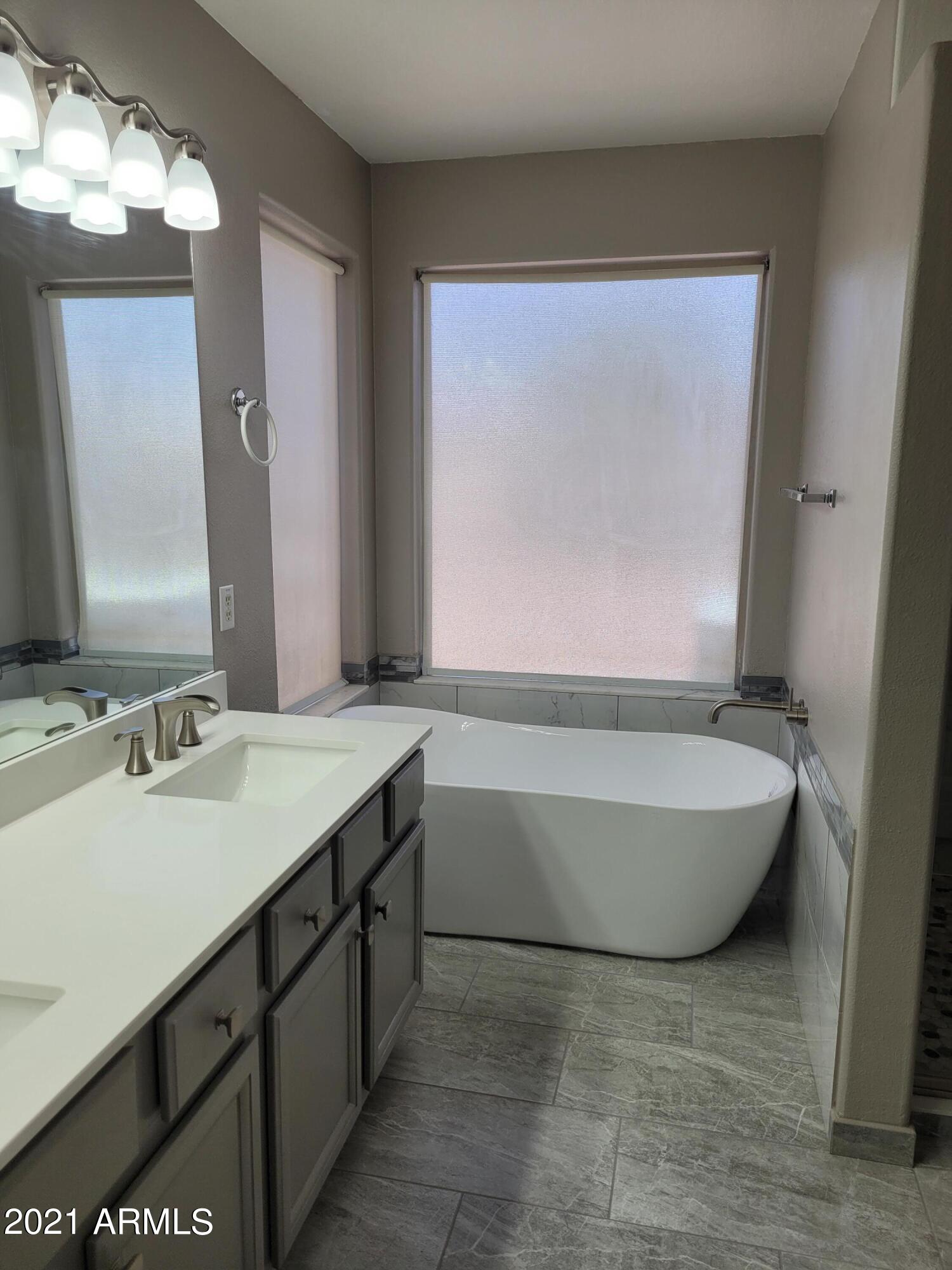 521 West St John Road Phoenix, AZ 85023 - Photo 12 of 17 Master bathroom new tub & double sinks