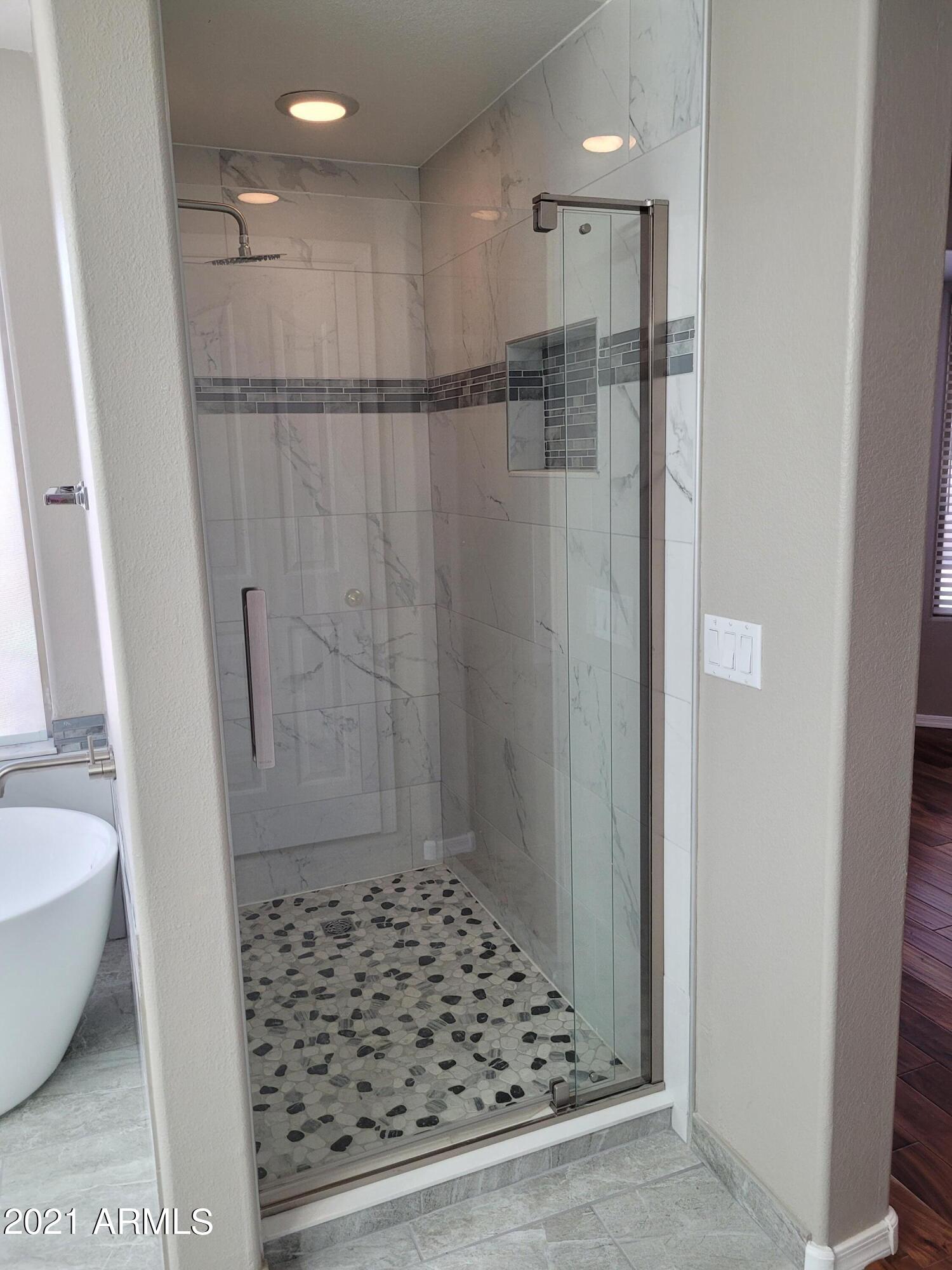 521 West St John Road Phoenix, AZ 85023 - Photo 14 of 17 Master shower