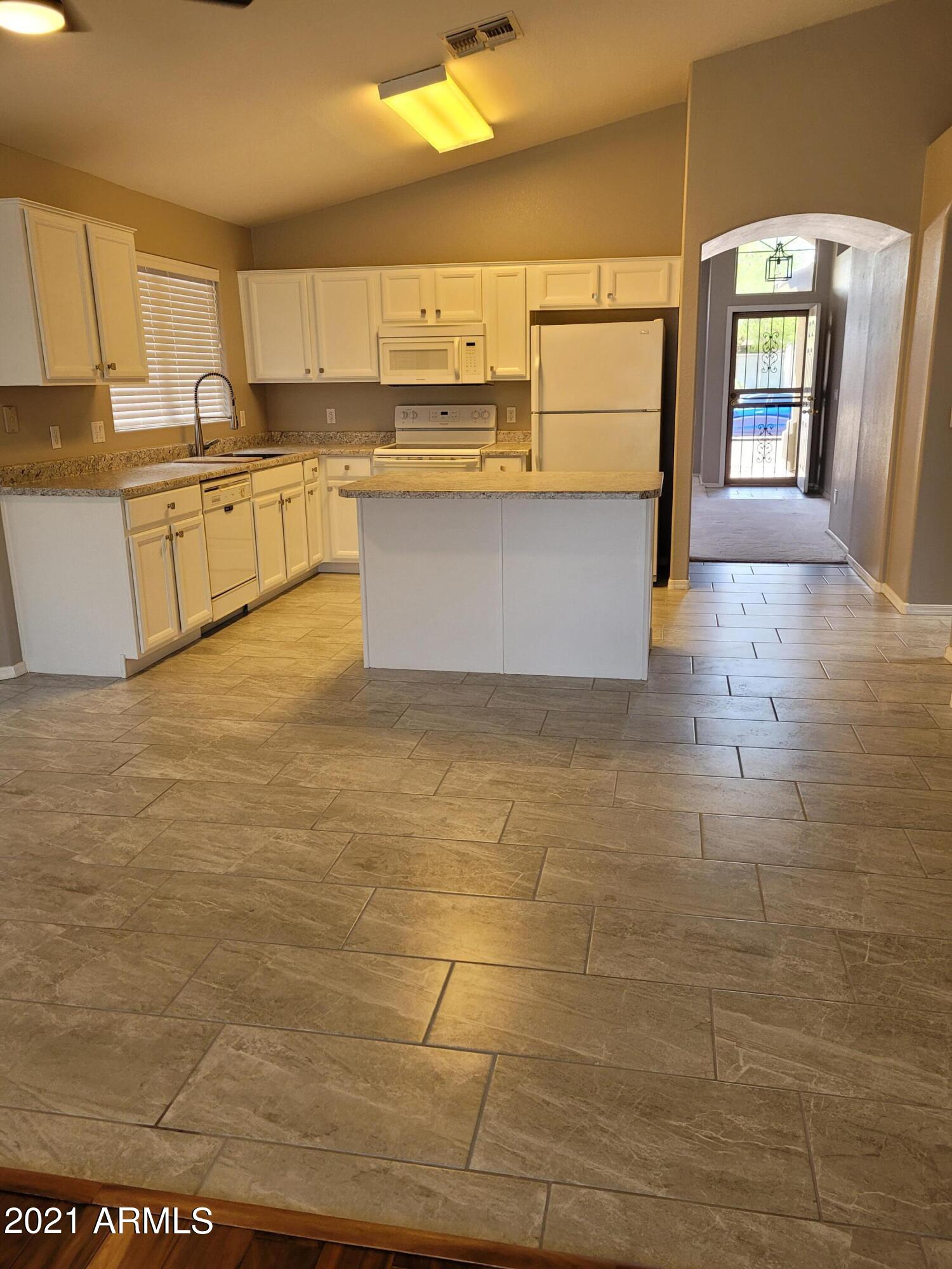 521 West St John Road Phoenix, AZ 85023 - Photo 4 of 17 Kitchen