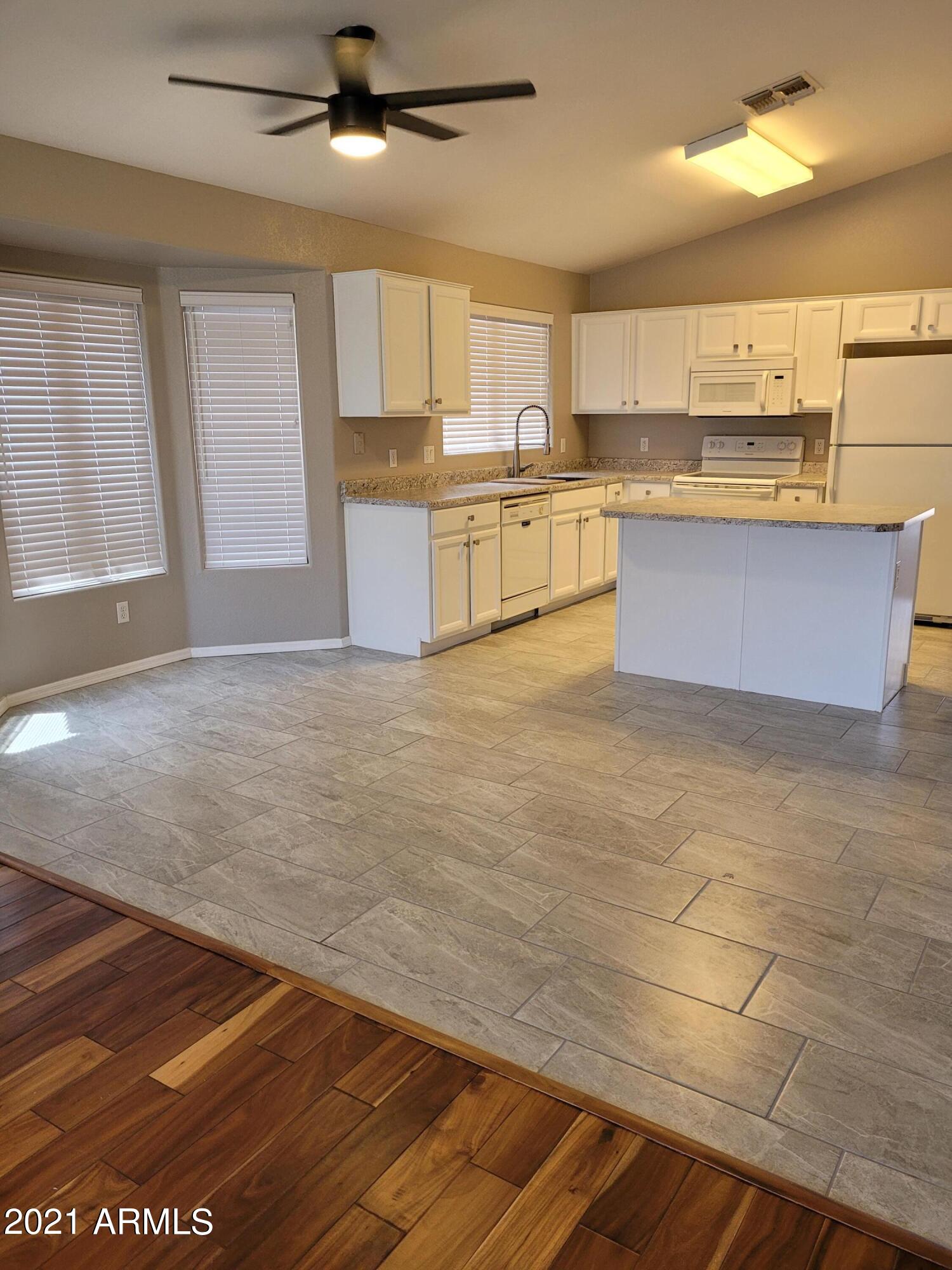 521 West St John Road Phoenix, AZ 85023 - Photo 5 of 17 Kitchen eating area