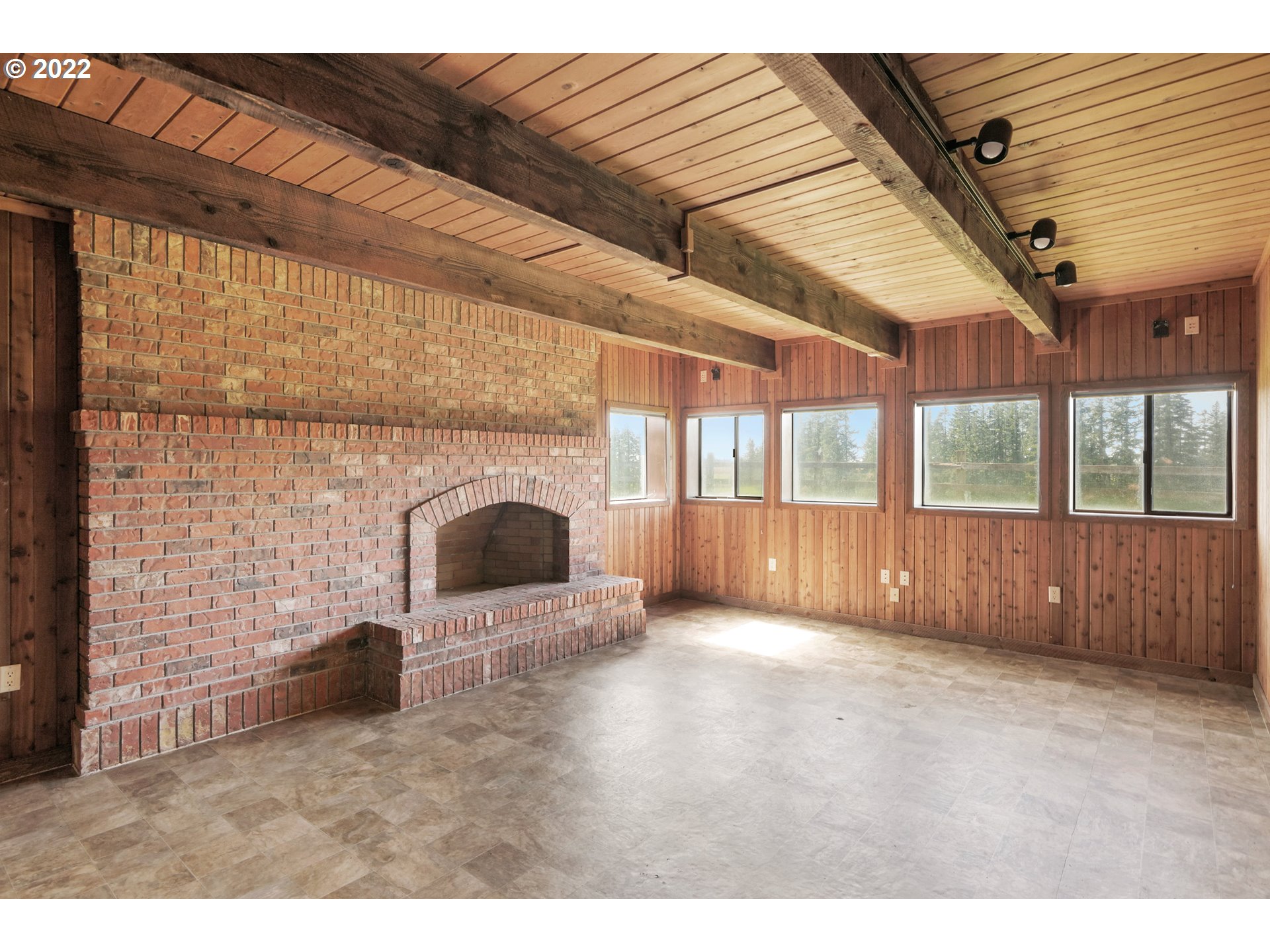 25861 South Larkin Road Beavercreek, OR 97004 - Photo 19 of 32 a view of an empty room with a fireplace and a window