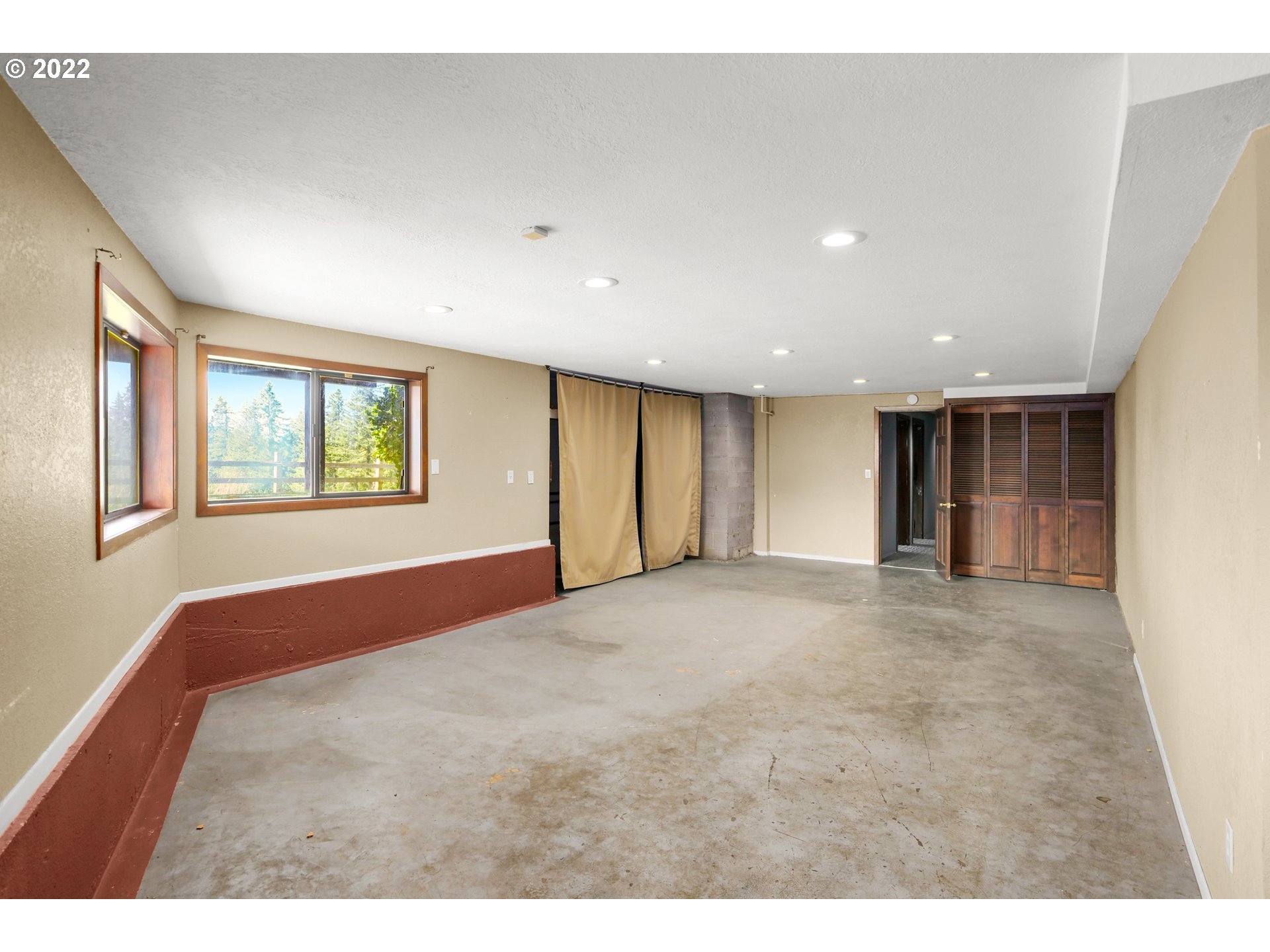 25861 South Larkin Road Beavercreek, OR 97004 - Photo 22 of 32 a view of an empty room with a window