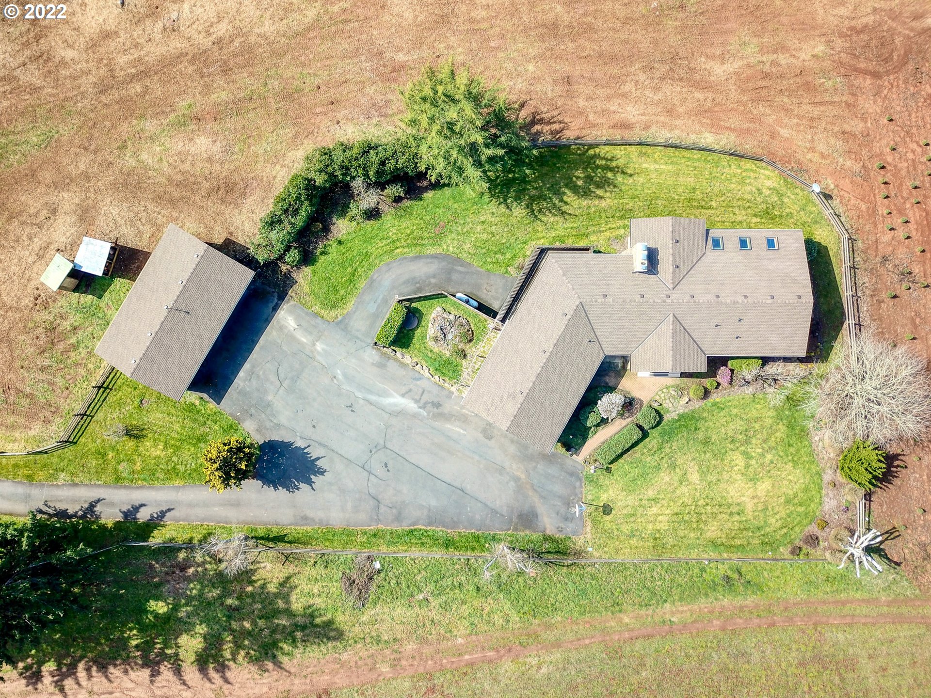 25861 South Larkin Road Beavercreek, OR 97004 - Photo 3 of 32 an aerial view of a swimming pool with a yard