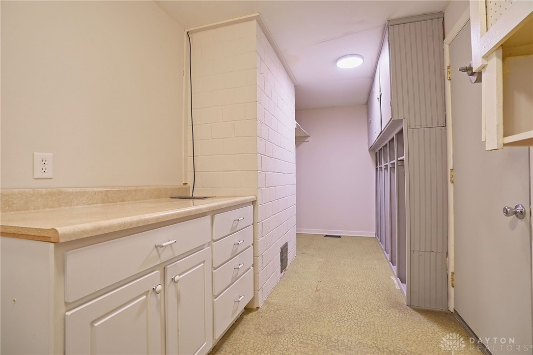 7670 Bigger Road Centerville, OH 45459 - Photo 19 of 41 laundry/mudroom
