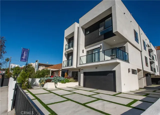$1,395,000 | 542 North Serrano Avenue, Los Angeles, CA 90004