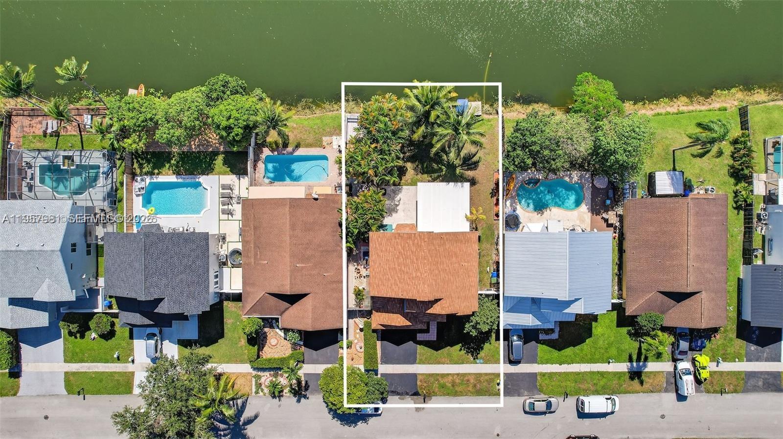 9710 Southwest 9th Court Pembroke Pines, FL 33025 - Photo 3 of 38