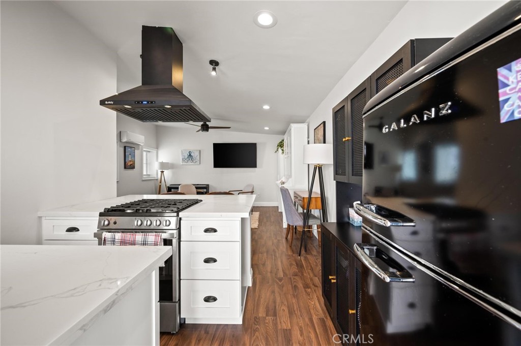 3345 Oakhurst Avenue Los Angeles, CA 90034 - Photo 25 of 49 a kitchen with a stove and a refrigerator