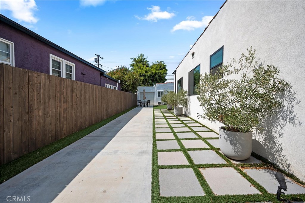 3345 Oakhurst Avenue Los Angeles, CA 90034 - Photo 40 of 49 a view of outdoor space yard and patio