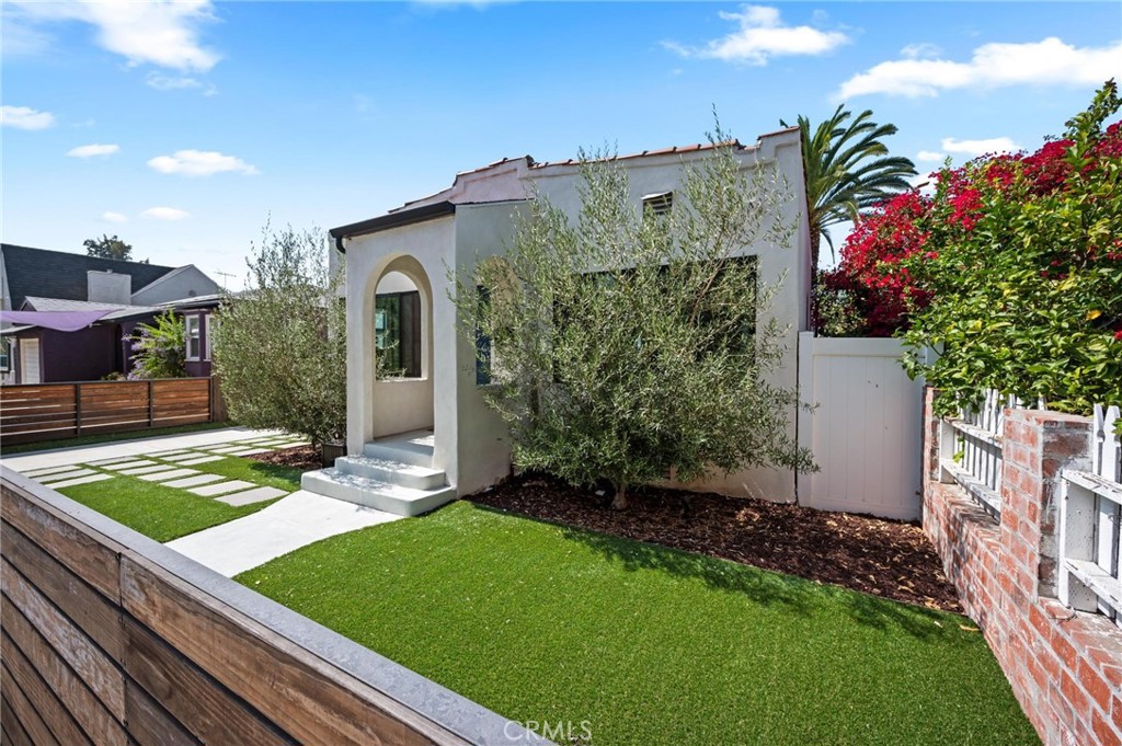 3345 Oakhurst Avenue Los Angeles, CA 90034 - Photo 41 of 49 a view of a house with backyard and garden