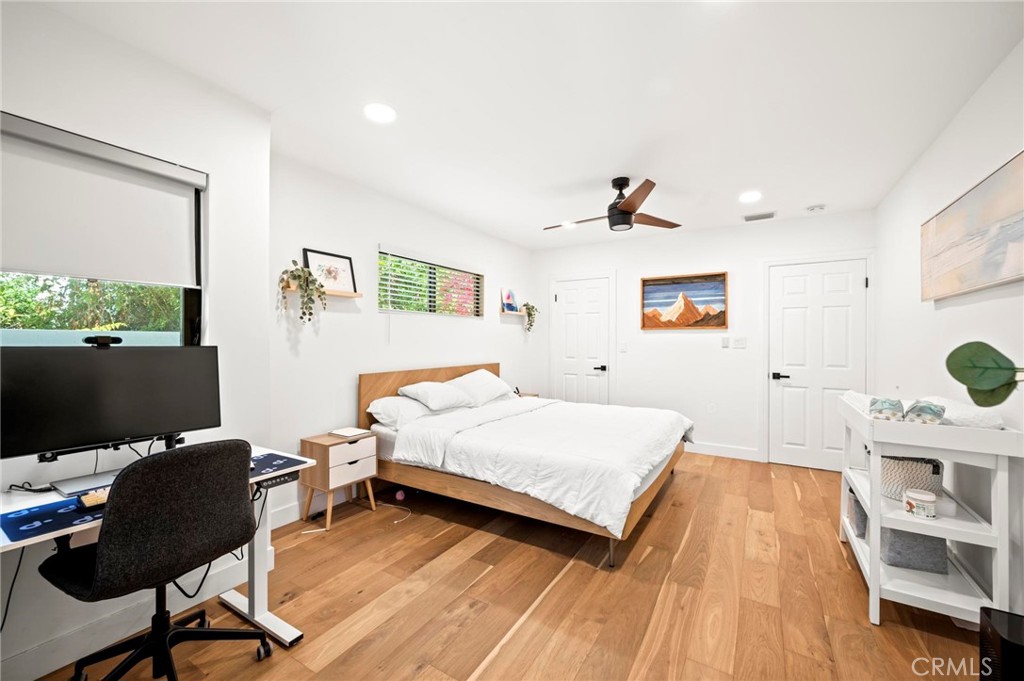 3345 Oakhurst Avenue Los Angeles, CA 90034 - Photo 10 of 49 a bedroom with a bed and a flat screen tv