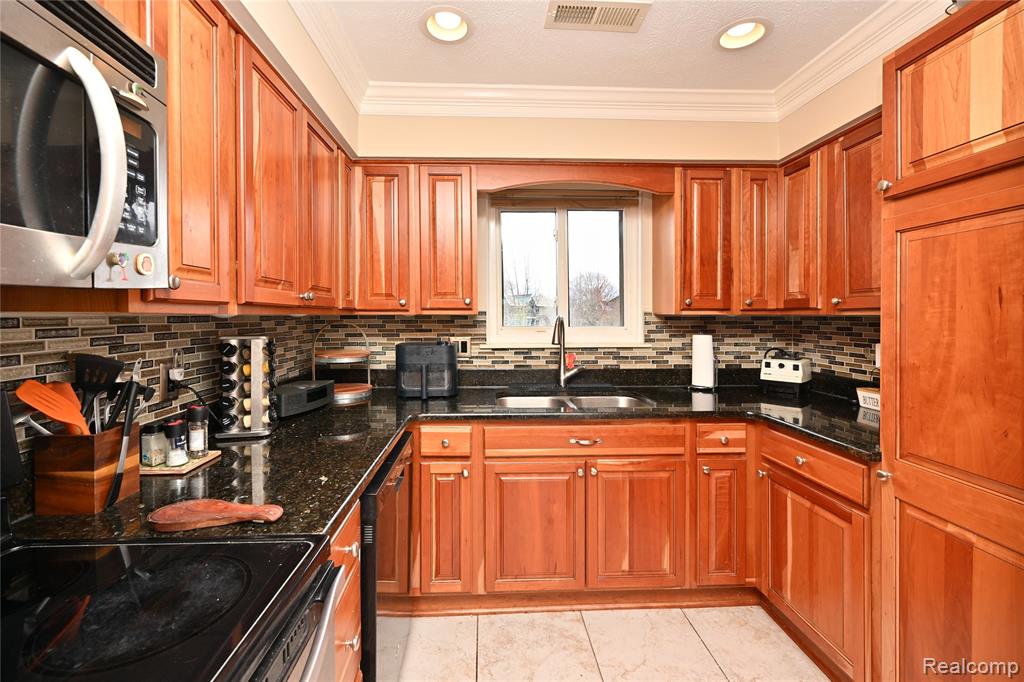1966 Klingensmith Road, Unit 18C Bloomfield Hills, MI 48302 - Photo 13 of 36