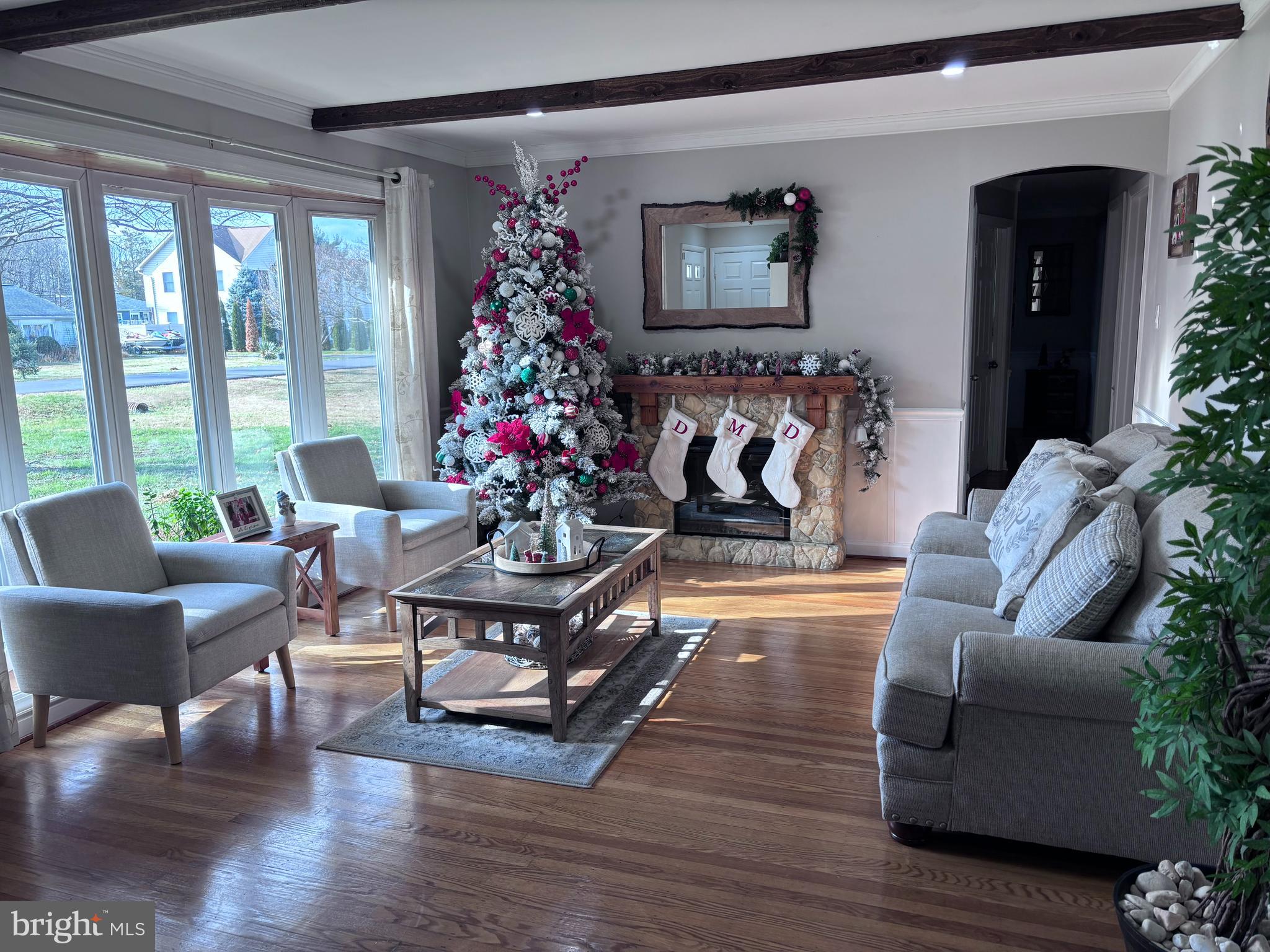 1309 Clyde Road Warminster, PA 18974 - Photo 10 of 39 a living room with furniture and a potted plant