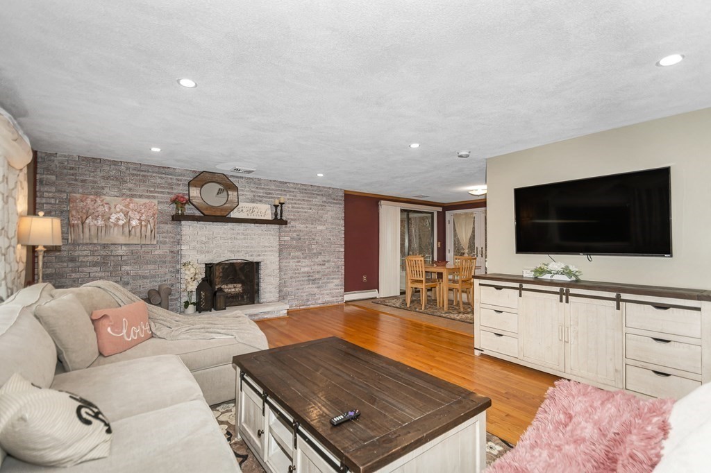 9 Birch Road Wenham, MA 01984 - Photo 6 of 42 Gallery Image 6