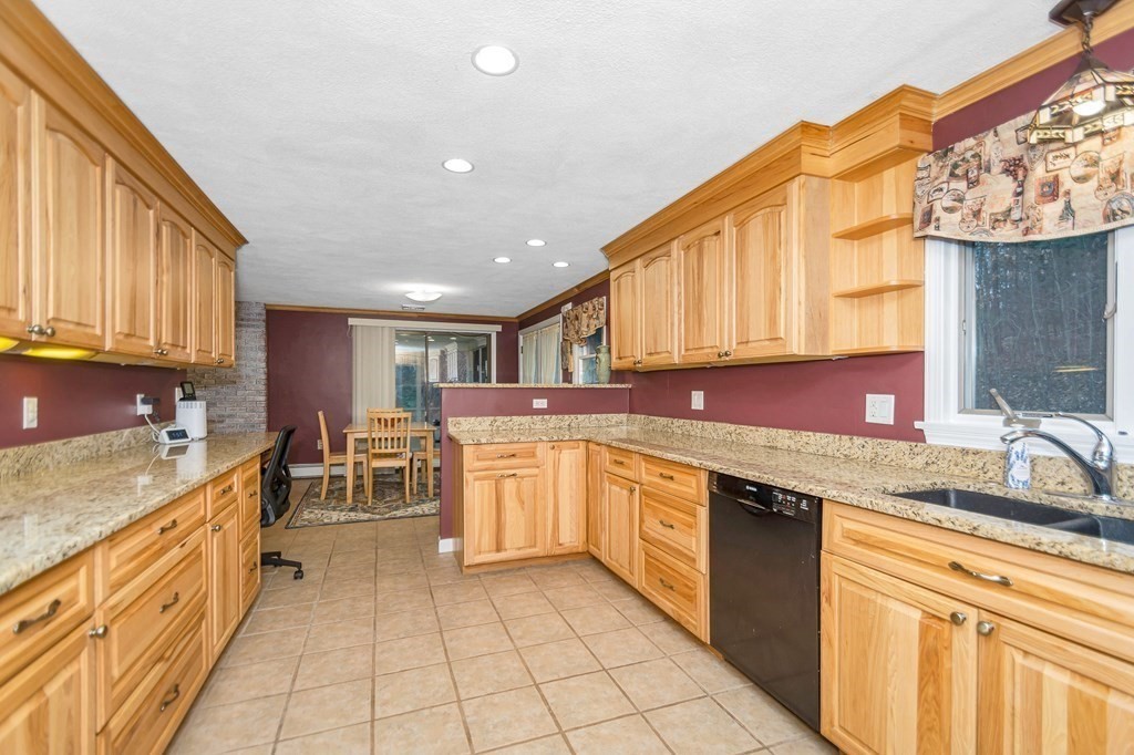 9 Birch Road Wenham, MA 01984 - Photo 10 of 42 Gallery Image 10