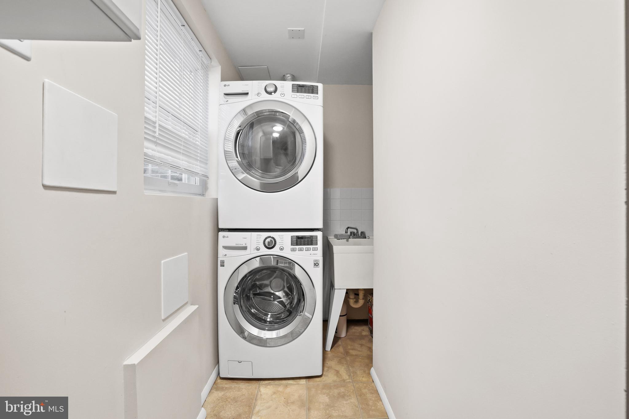 2858 New Providence Court Falls Church, VA 22042 - Photo 21 of 62 a utility room with dryer and washer