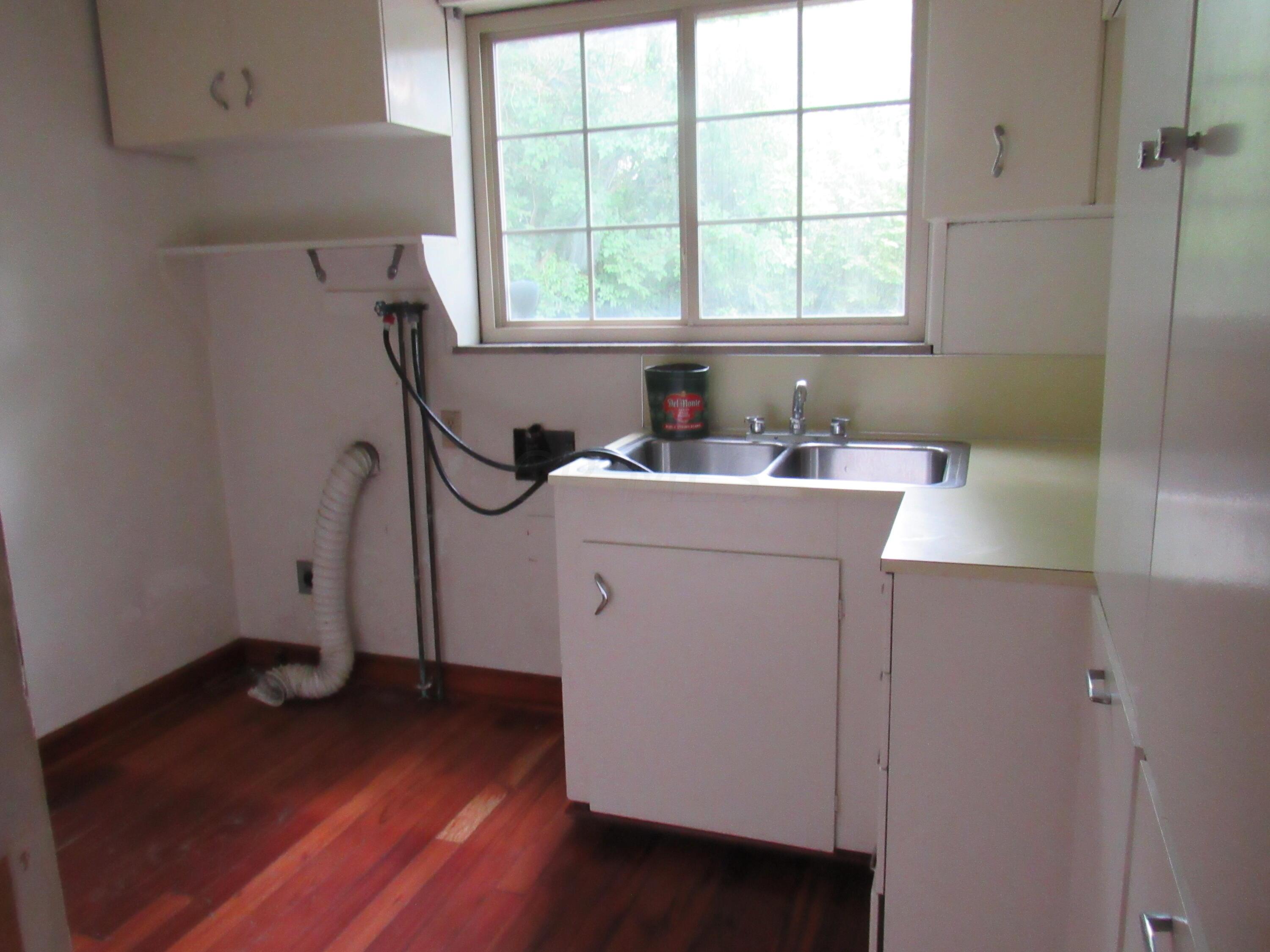 2551 Charing Road, Unit 6 Upper Arlington, OH 43221 - Photo 12 of 29 1st Floor Laundry Room