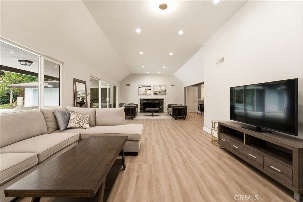 15701 Royal Ridge Road Sherman Oaks, CA 91403 - Photo 8 of 32 Gallery Image 8